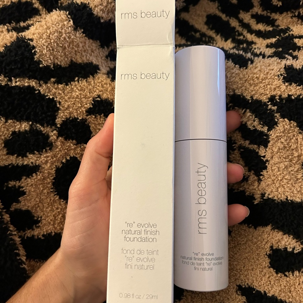 RMS Beauty ReEvolve Natural Finish Liquid Foundation
Shade II
New in box
Sealed